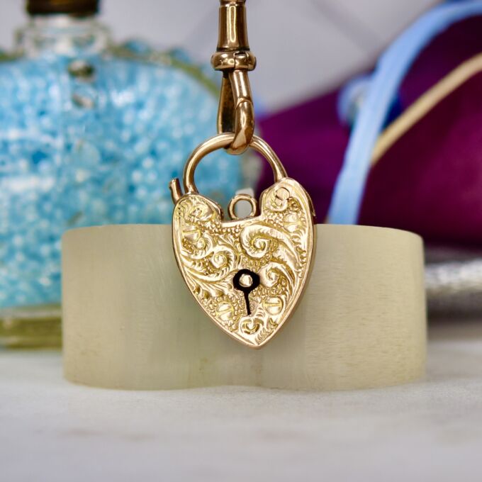 Edwardian Engraved Heart Padlock in 9ct Gold