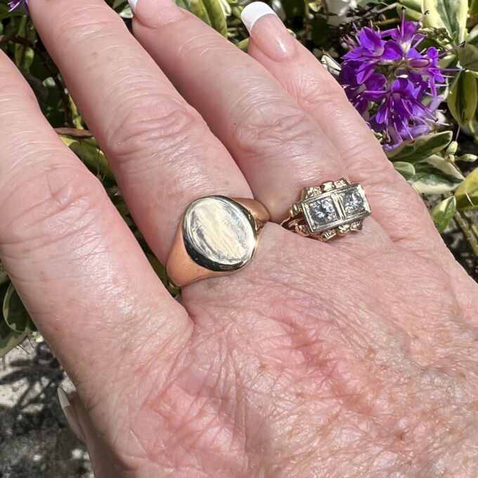 Oval Signet Ring in 9ct Gold