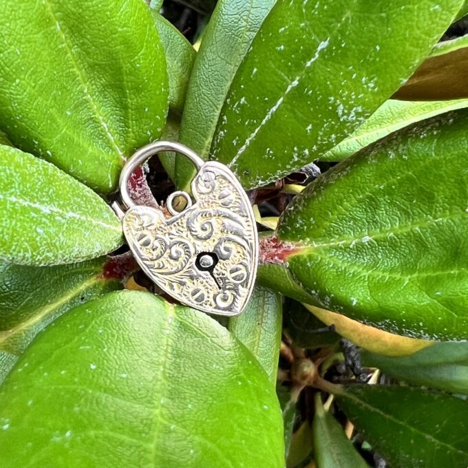 Edwardian Engraved Heart Padlock in 9ct Gold