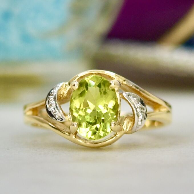 Peridot & diamond Ring in 14ct Gold
