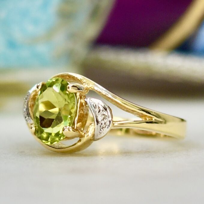 Peridot & diamond Ring in 14ct Gold