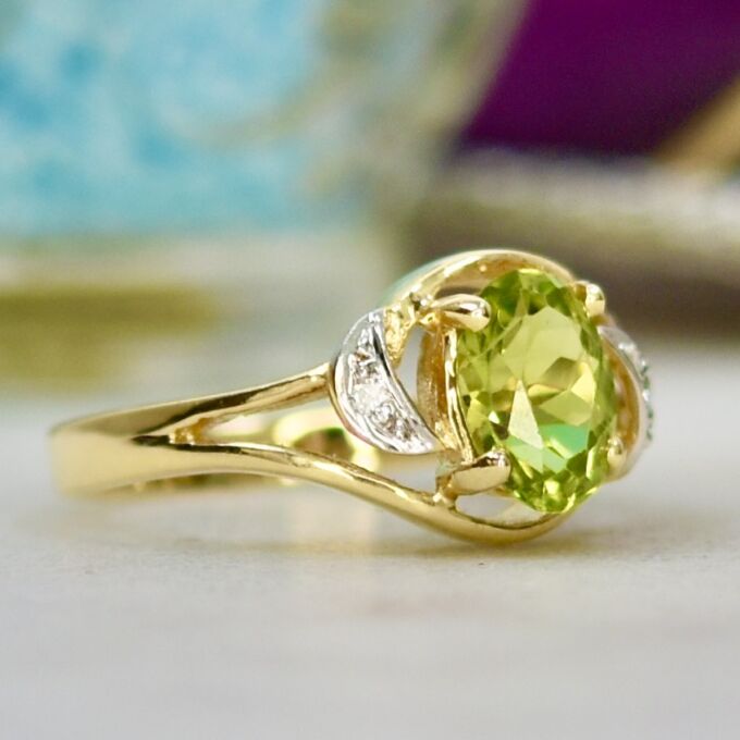 Peridot & diamond Ring in 14ct Gold