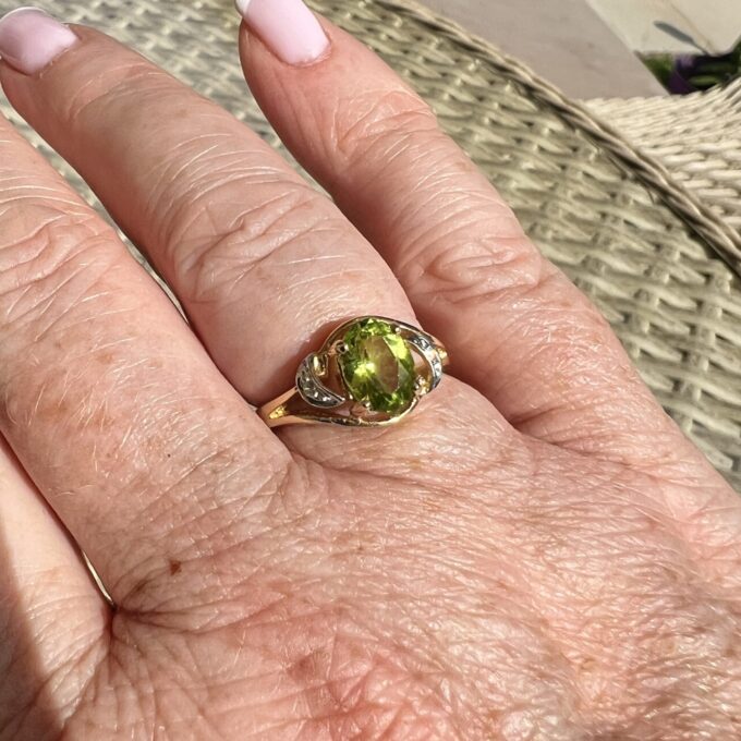 Peridot & diamond Ring in 14ct Gold