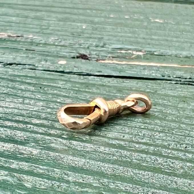 Diamond Pattern Dog Clip in 9ct Rose Gold