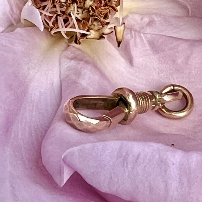 Diamond Pattern Dog Clip in 9ct Rose Gold