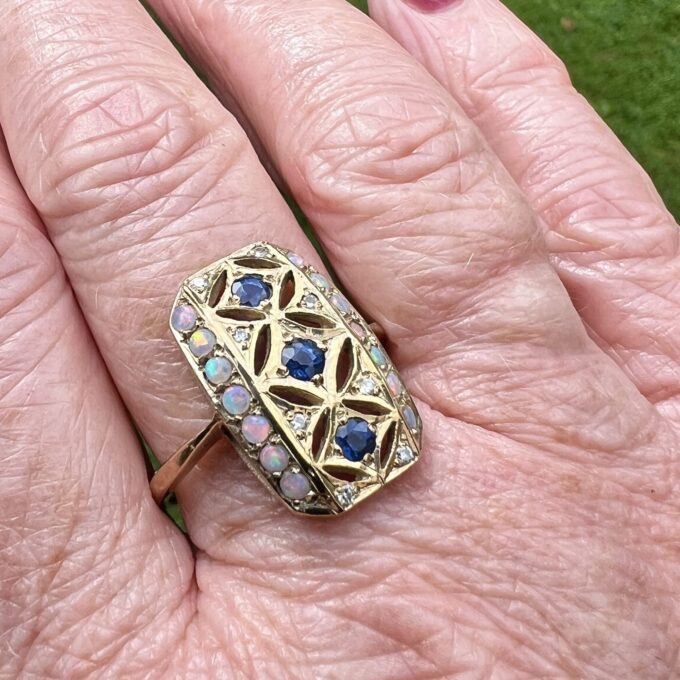 Sapphire, Opal and Diamond RIng in 9ct Gołd