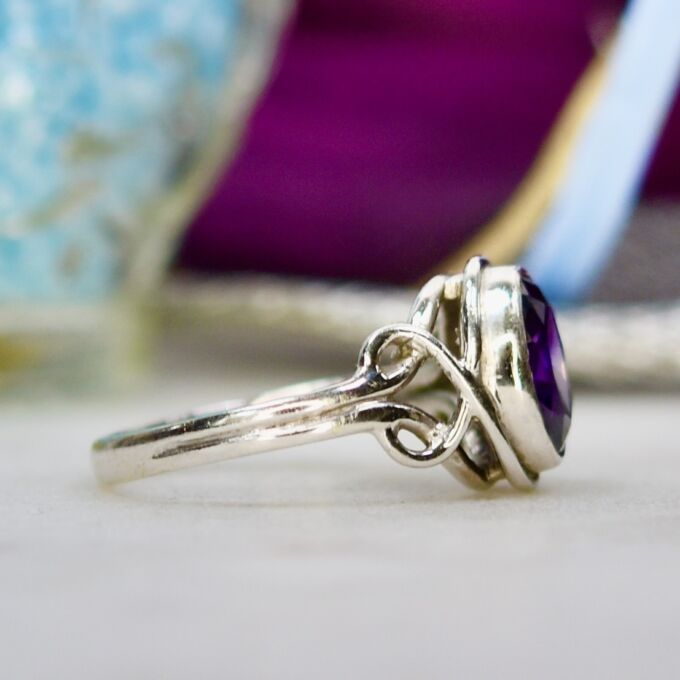 Amethyst Solitaire Ring in 9ct Gold