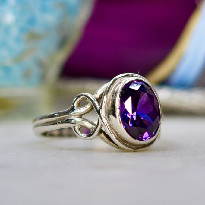 Amethyst Solitaire Ring in 9ct Gold