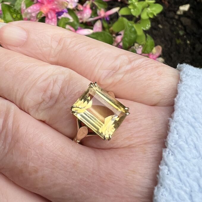 Citrine Solitaire Ring in 9ct Gold