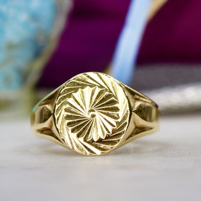 Patterned Signet Ring in 9ct Gold