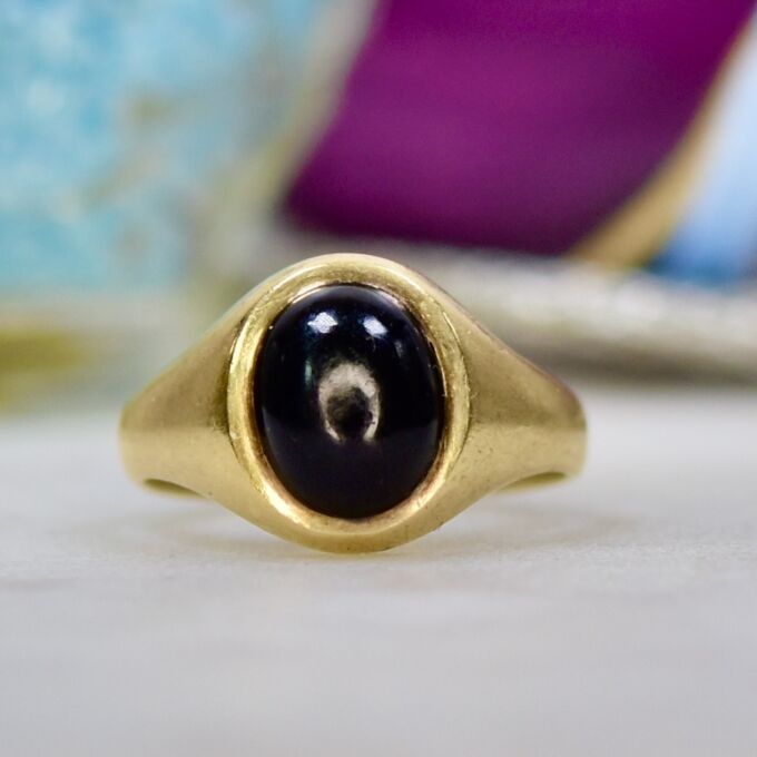 Onyx Cabochon Signet Ring in 9ct Gold