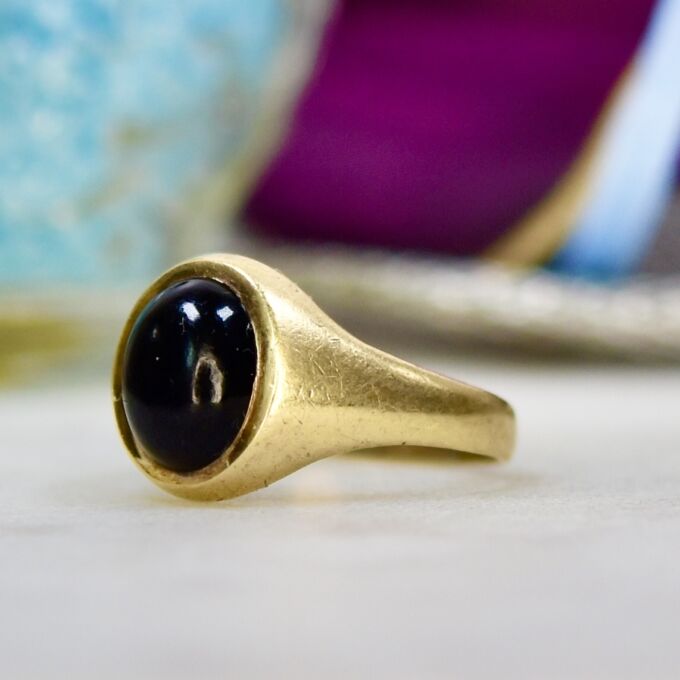 Onyx Cabochon Signet Ring in 9ct Gold