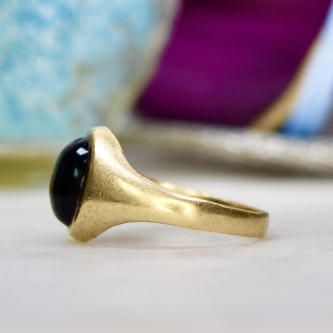 Onyx Cabochon Signet Ring in 9ct Gold
