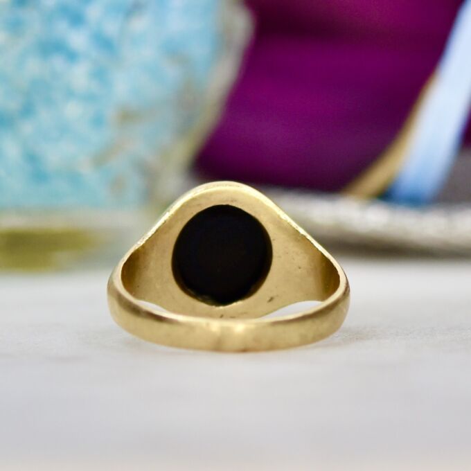 Onyx Cabochon Signet Ring in 9ct Gold