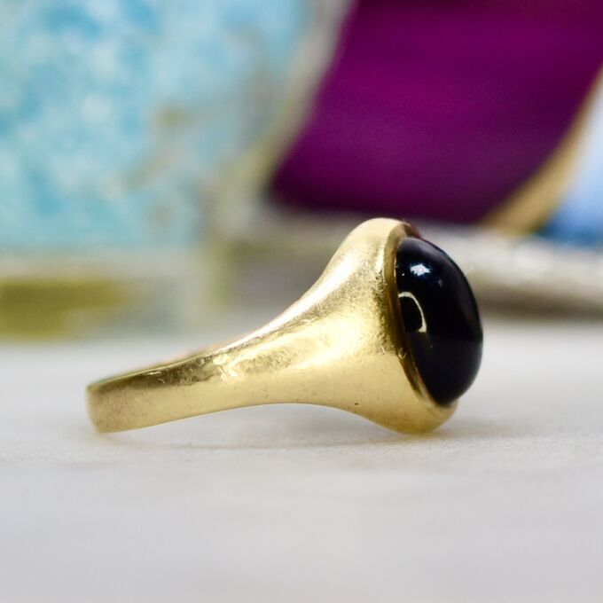 Onyx Cabochon Signet Ring in 9ct Gold