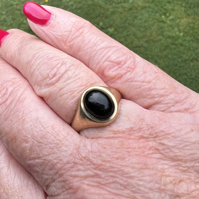 Onyx Cabochon Signet Ring in 9ct Gold