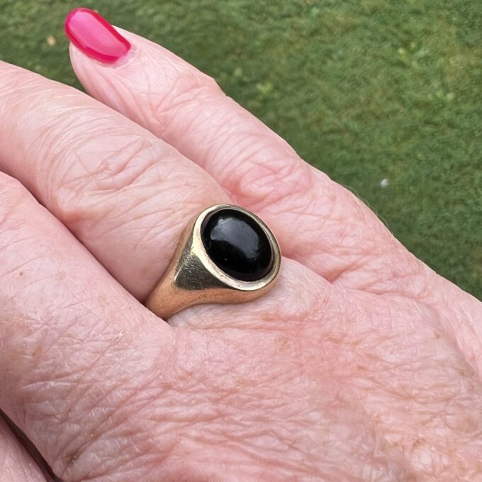 Onyx Cabochon Signet Ring in 9ct Gold