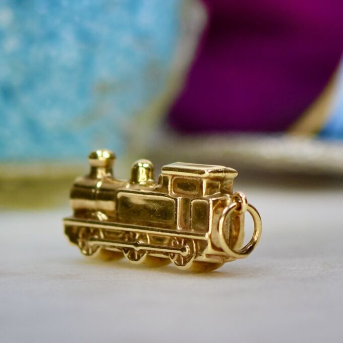 Steam Train Locomotive Pendant in 9ct Gold