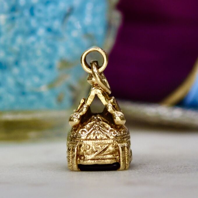 Onyx Fixed Fob Pendant in 9ct Gold