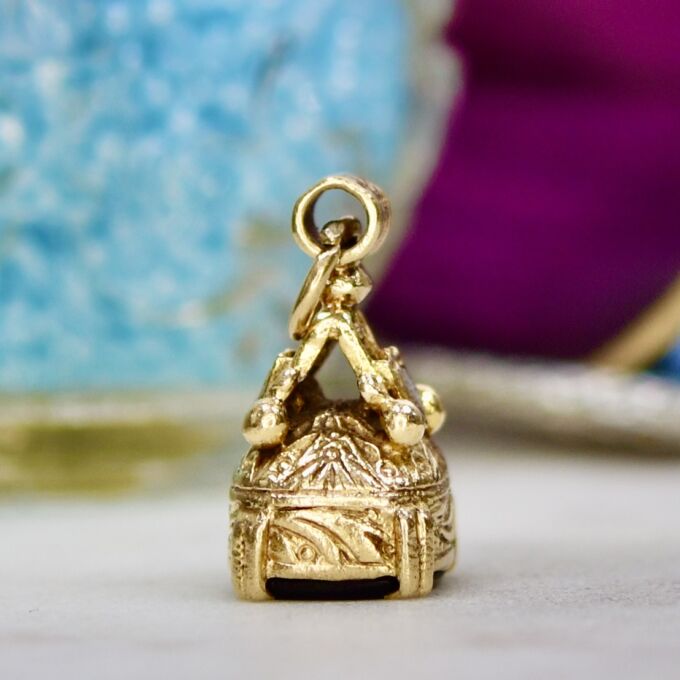 Onyx Fixed Fob Pendant in 9ct Gold