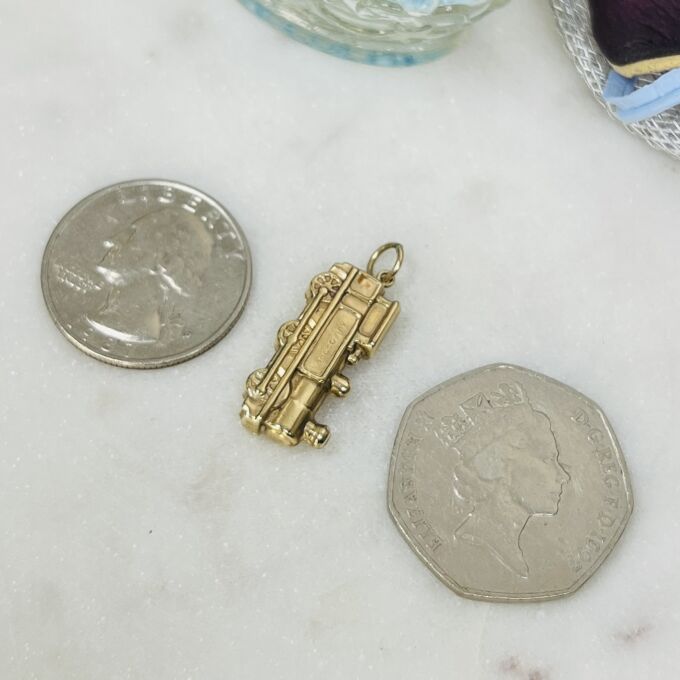 Steam Train Locomotive Pendant in 9ct Gold