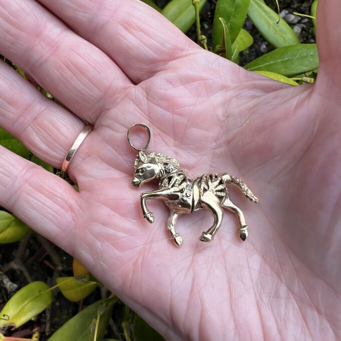 Articulated Horse Pendant in 9ct Gold