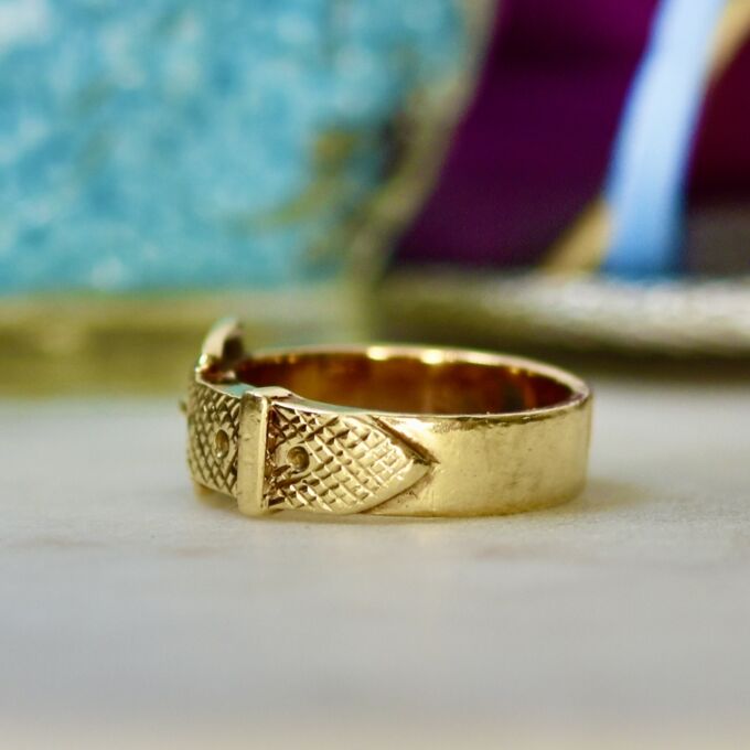 Heavyweight Buckle Ring in 9ct Gold