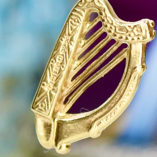 Harp Pendant in 9ct Gold