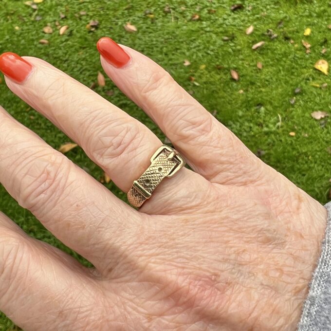 Heavyweight Buckle Ring in 9ct Gold