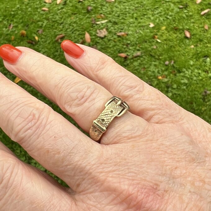 Heavyweight Buckle Ring in 9ct Gold