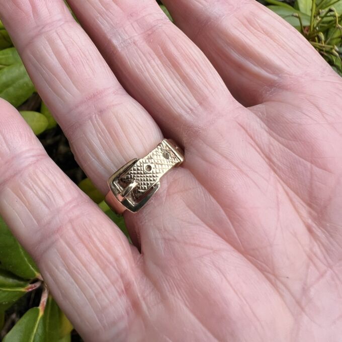 Heavyweight Buckle Ring in 9ct Gold