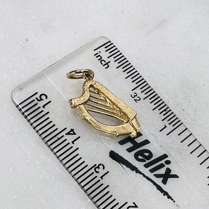 Harp Pendant in 9ct Gold