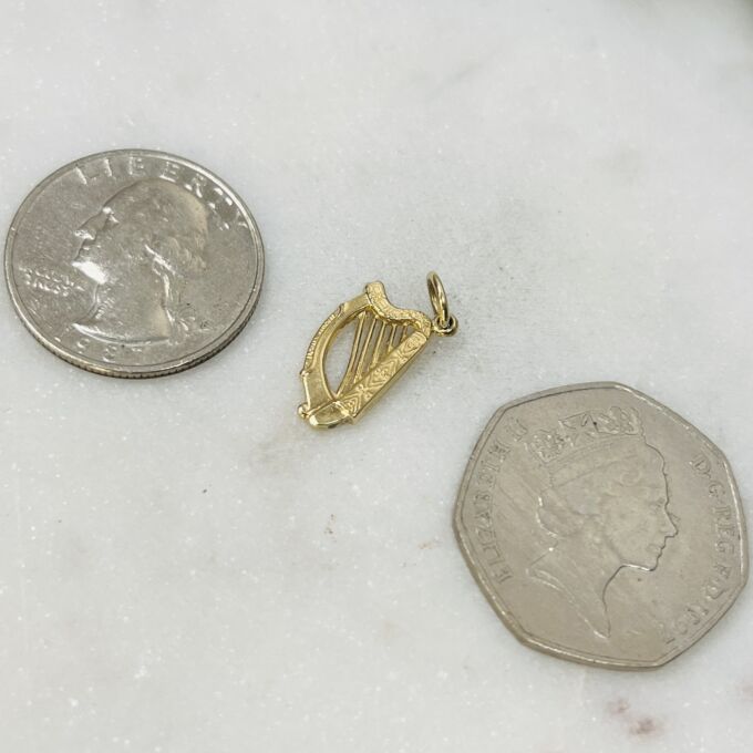 Harp Pendant in 9ct Gold