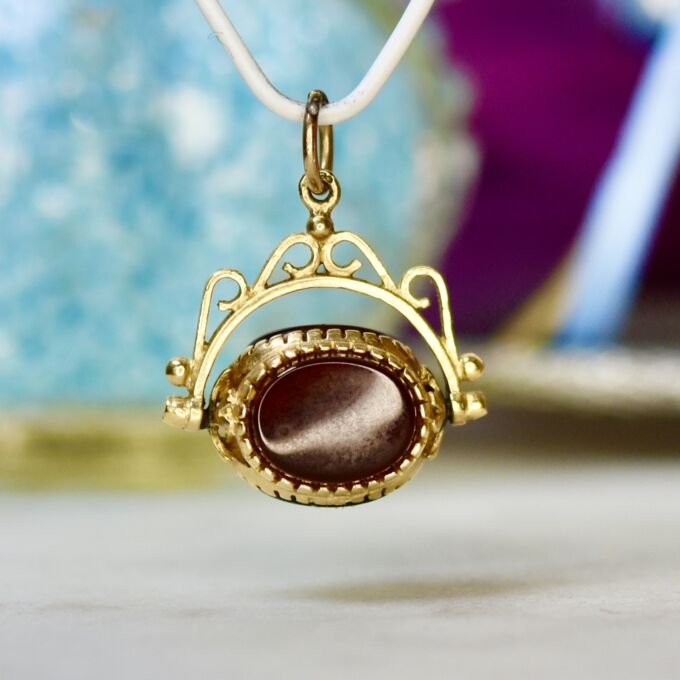 Three Stone Spinner Fob Pendant in 9ct Gold