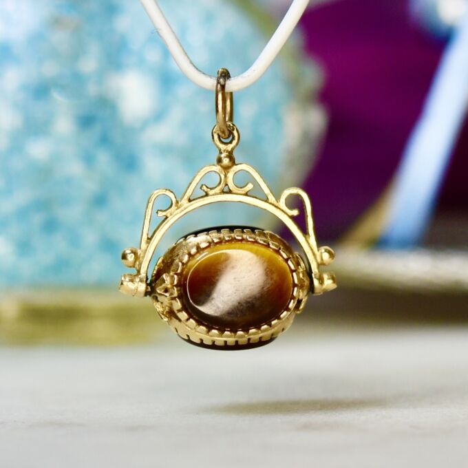 Three Stone Spinner Fob Pendant in 9ct Gold