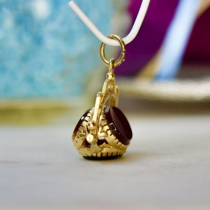 Three Stone Spinner Fob Pendant in 9ct Gold