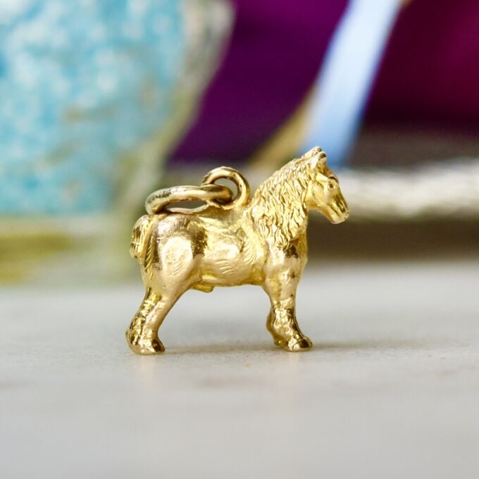 Heavy Horse Pendant in 9ct Gold