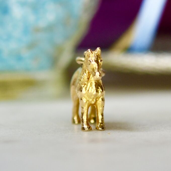 Heavy Horse Pendant in 9ct Gold