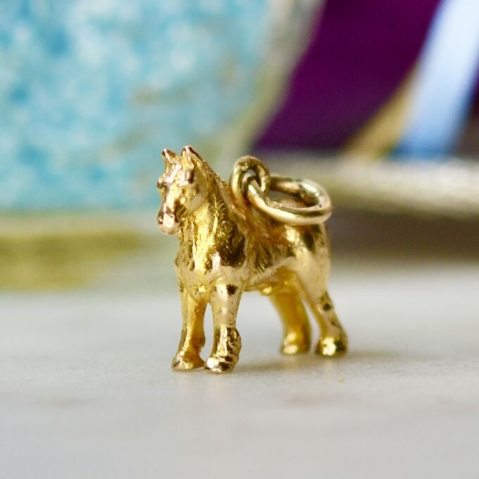Heavy Horse Pendant in 9ct Gold