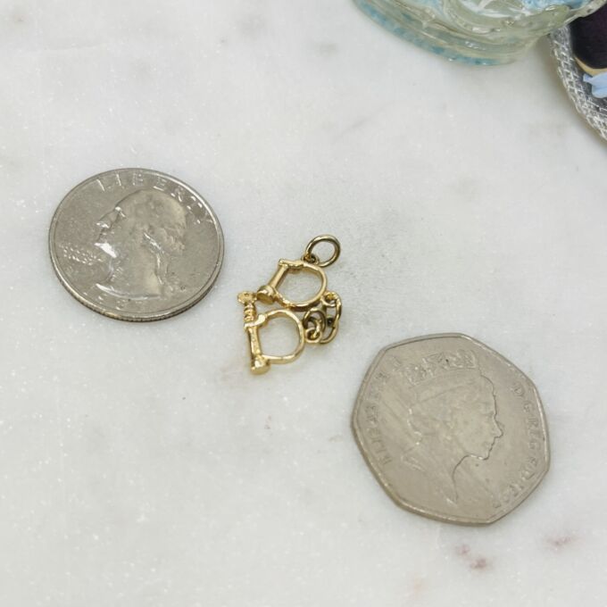 Novelty Handcuff Charm Pendant in 9ct Gold