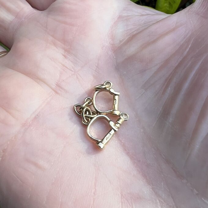 Novelty Handcuff Charm Pendant in 9ct Gold