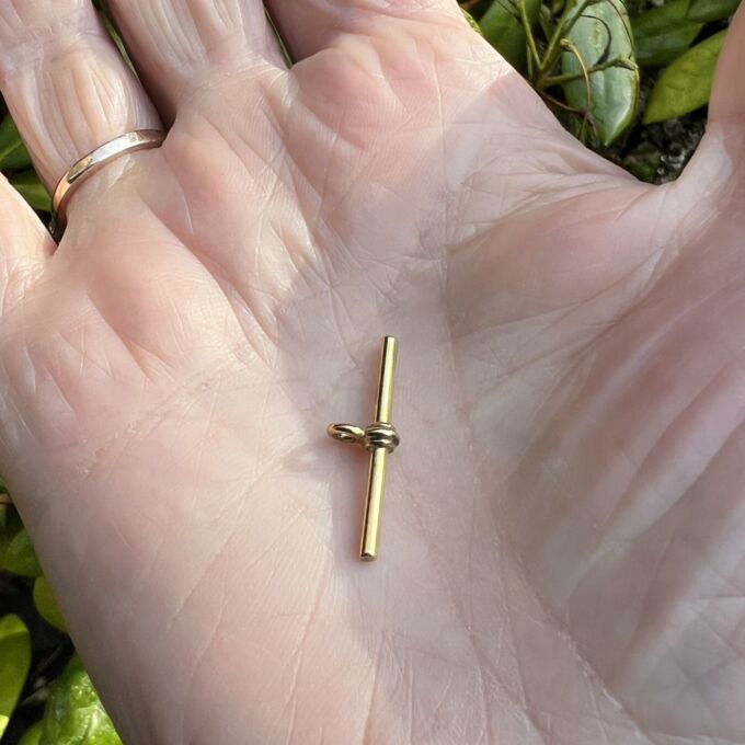 Simple T Bar Pendant in 9ct Gold