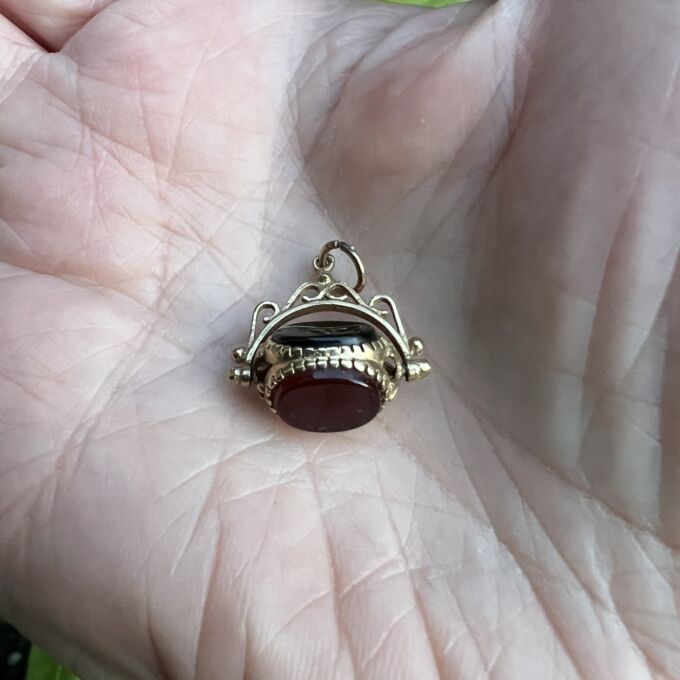 Three Stone Spinner Fob Pendant in 9ct Gold