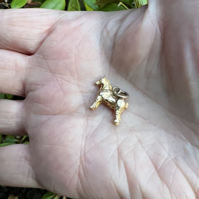 Heavy Horse Pendant in 9ct Gold