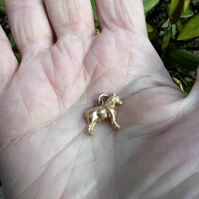 Heavy Horse Pendant in 9ct Gold