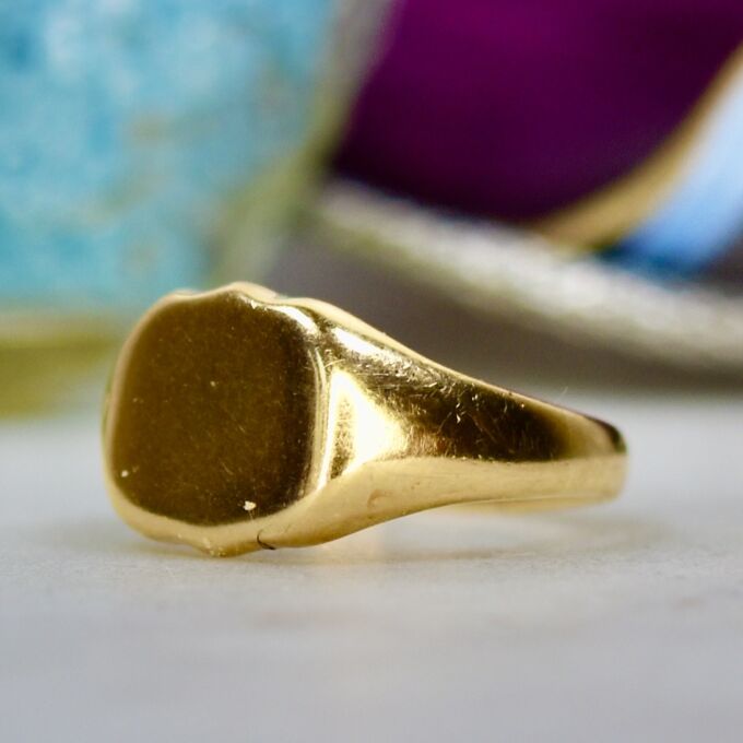 Heavyweight Shield Signet Ring in 9ct Gold
