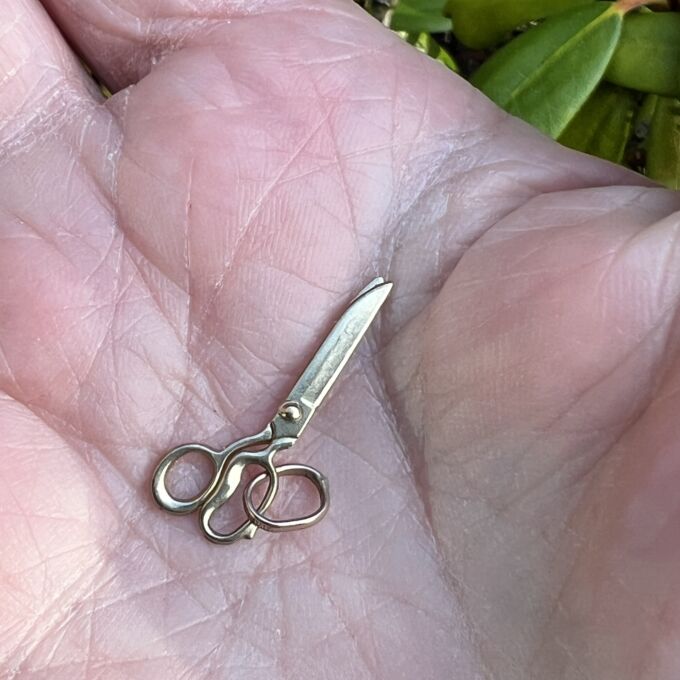 Opening Scissors Charm Pendant in 9ct Gold