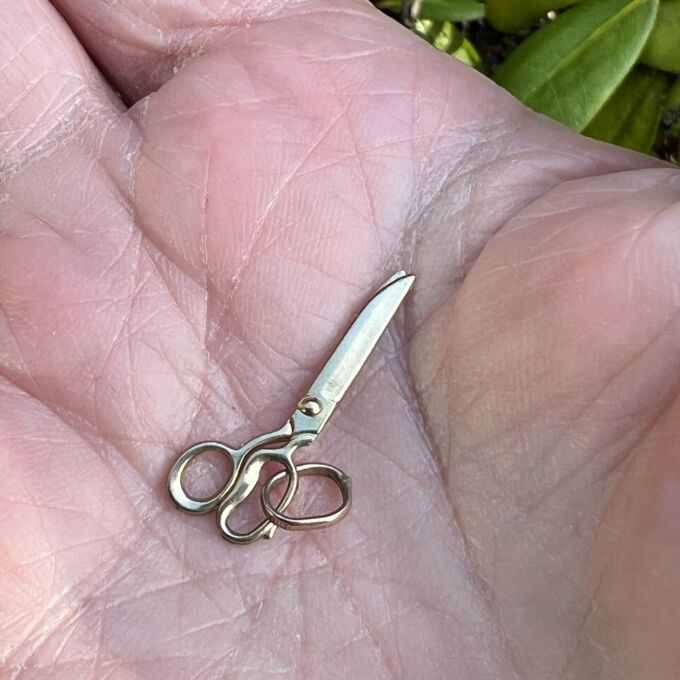 Opening Scissors Charm Pendant in 9ct Gold