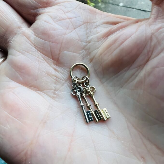 Three Key Charm Pendant in 9ct Gold