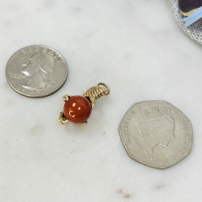 Talon and Carnelian Ball Pendant in 9ct Gold
